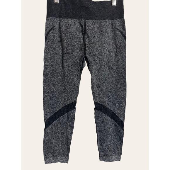 Fabletics Gray Black Seamless Arlene Crop Leggings Size S - Picture 5 of 6